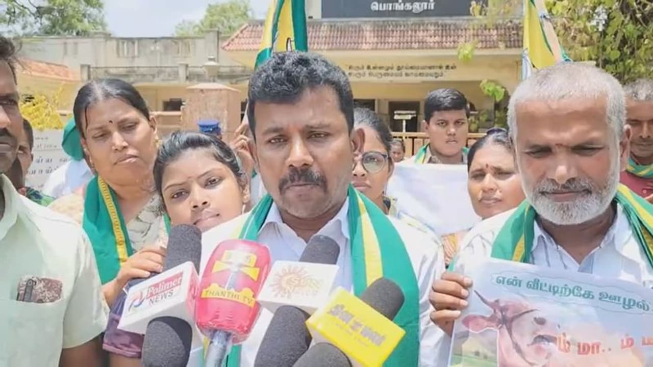மாட்டு கொட்டகை அமைப்பதில் ஊழல் செய்த அதிகாரிகளுக்கு எதிராக விவசாயிகள் தரமான சம்பவம்