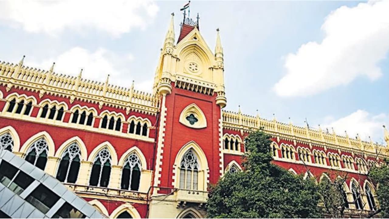 25,753 അധ്യാപകരുടെ നിയമനം റദ്ദാക്കി, വാങ്ങിയ ശമ്പളം പലിശ സഹിതം തിരിച്ചുനൽകണം; ബംഗാളിൽ സർക്കാറിന് തിരിച്ചടി 25,753 അധ്യാപകരുടെ നിയമനം റദ്ദാക്കി, വാങ്ങിയ ശമ്പളം പലിശ സഹിതം തിരിച്ചുനൽകണം; ബംഗാളിൽ സർക്കാറിന് തിരിച്ചടി