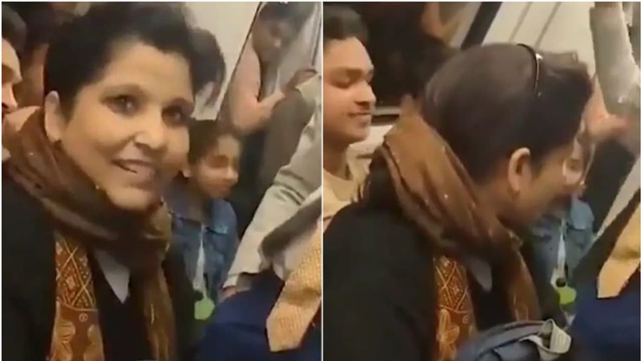 മെട്രോ ട്രെയിനിൽ സീറ്റില്ല, ആരും എണീറ്റും നൽകിയില്ല, സഹയാത്രികന്റെ മടിയിൽ ഇരുന്ന് യുവതി വീഡിയോ മെട്രോ ട്രെയിനിൽ സീറ്റില്ല, ആരും എണീറ്റും നൽകിയില്ല, സഹയാത്രികന്റെ മടിയിൽ ഇരുന്ന് യുവതി വീഡിയോ