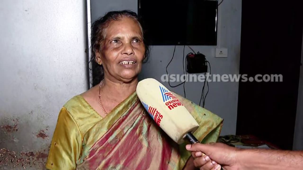 അതിരാവിലെ വീട്ടിലെത്തി, കൊവിഡ് ബൂസ്റ്റർ ഡോസെന്ന് പറഞ്ഞ് കുത്തിവെച്ചു; സിറിഞ്ച് നൽകി അജ്ഞാതൻ മടങ്ങി: അന്വേഷണം അതിരാവിലെ വീട്ടിലെത്തി, കൊവിഡ് ബൂസ്റ്റർ ഡോസെന്ന് പറഞ്ഞ് കുത്തിവെച്ചു; സിറിഞ്ച് നൽകി അജ്ഞാതൻ മടങ്ങി: അന്വേഷണം