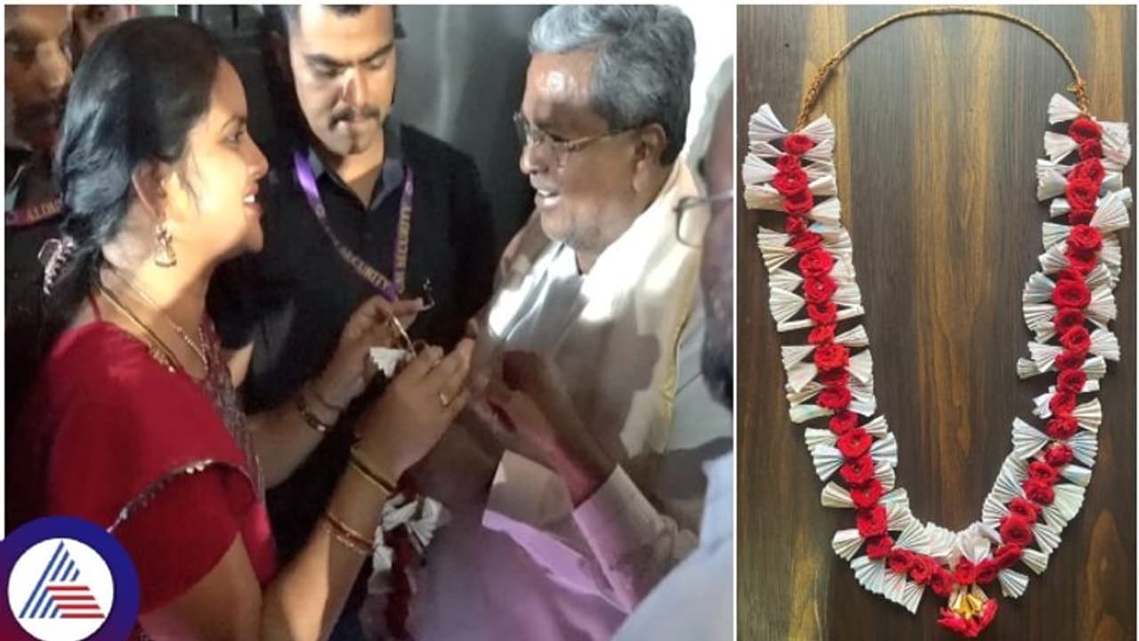 ಶಕ್ತಿ ಯೋಜನೆ: ಸಿಎಂ ಸಿದ್ದರಾಮಯ್ಯಗೆ ಫ್ರೀ ಟಿಕೆಟ್ ಹಾರ ಹಾಕಿದ ಕಾನೂನು ವಿದ್ಯಾರ್ಥಿನಿ ಜಯಶ್ರೀ ಶಕ್ತಿ ಯೋಜನೆ: ಸಿಎಂ ಸಿದ್ದರಾಮಯ್ಯಗೆ ಫ್ರೀ ಟಿಕೆಟ್ ಹಾರ ಹಾಕಿದ ಕಾನೂನು ವಿದ್ಯಾರ್ಥಿನಿ ಜಯಶ್ರೀ