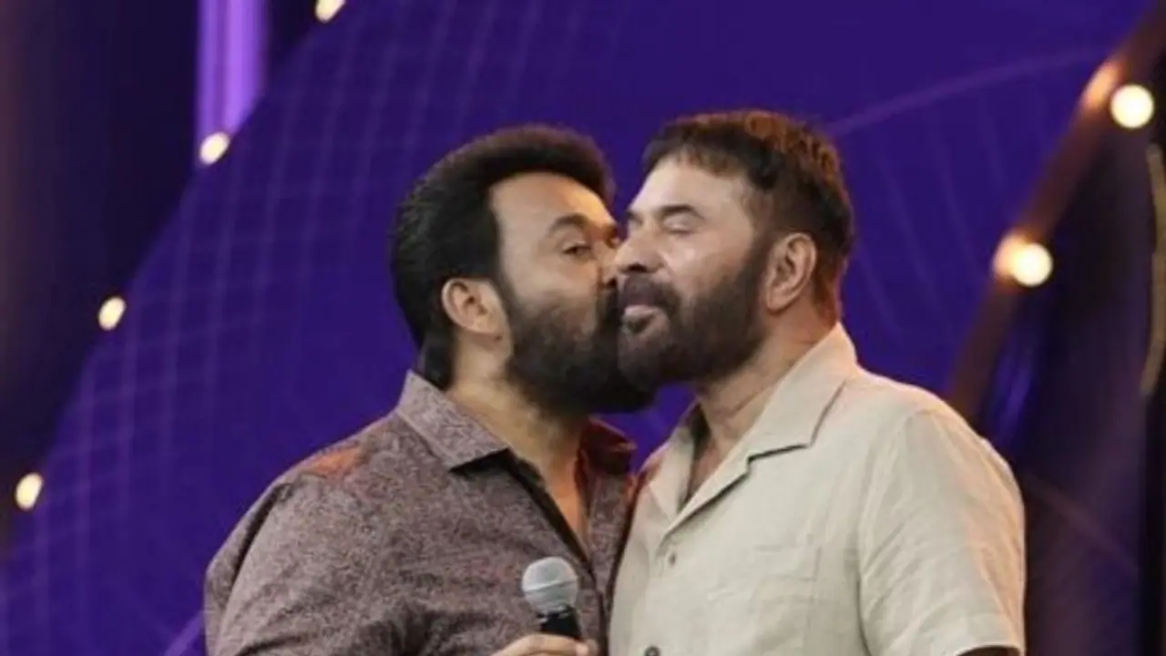 Video of Mohanlal kissing Mammootty at award function goes viral; WATCH