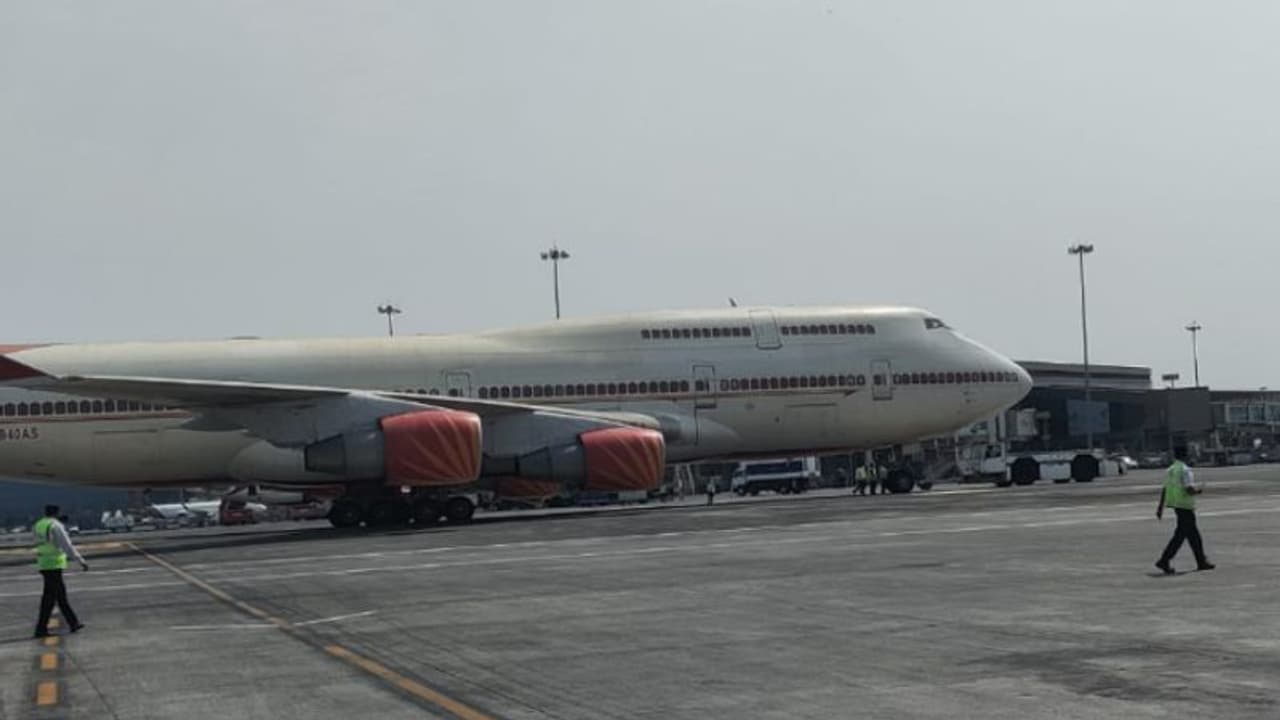 ഒരു യുഗത്തിന് അവസാനം, അവസാന ടേക്ക് ഓഫ് ചെയ്ത് എയർ ഇന്ത്യയുടെ 'റാണി' ഒരു യുഗത്തിന് അവസാനം, അവസാന ടേക്ക് ഓഫ് ചെയ്ത് എയർ ഇന്ത്യയുടെ 'റാണി'