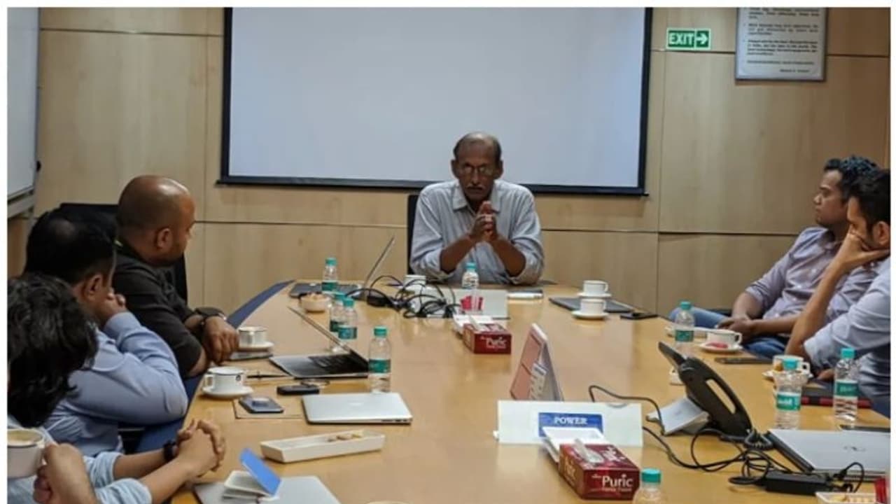 റിലയൻസ് ജിയോ മാനേജിങ് ഡയറക്ടർ സഞ്ജയ് മഷ്റുവാല രാജിവെച്ചു; പടിയിറങ്ങുന്നത് റിലയൻസിന്റെ നിർണായക ശക്തികളിലൊരാൾ റിലയൻസ് ജിയോ മാനേജിങ് ഡയറക്ടർ സഞ്ജയ് മഷ്റുവാല രാജിവെച്ചു; പടിയിറങ്ങുന്നത് റിലയൻസിന്റെ നിർണായക ശക്തികളിലൊരാൾ