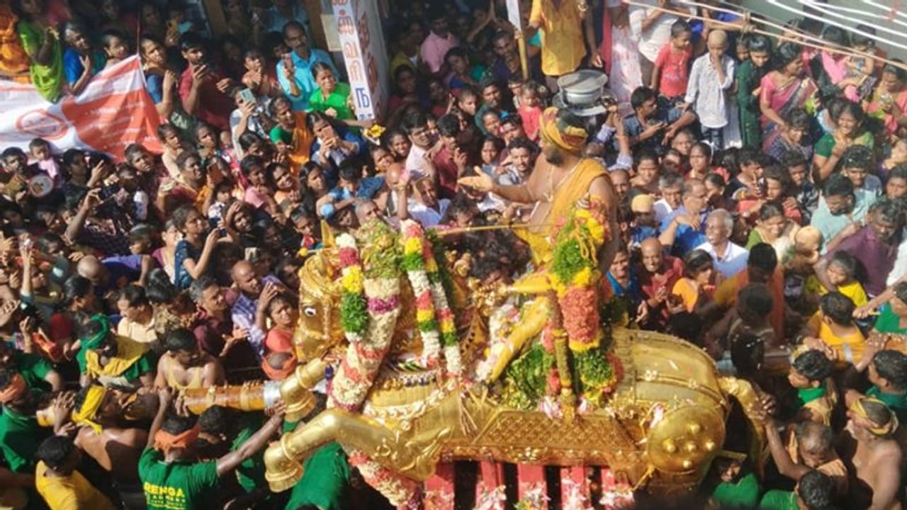 ஷாக்கிங் நியூஸ்! மதுரை சித்திரை திருவிழாவில் ஸ்கெட்ச் போட்டு இளைஞர் கொலை! அலறி ஓடிய பக்தர்கள்? நடந்தது என்ன?