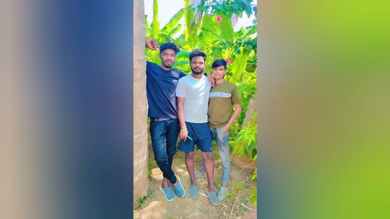 மேட்டுபாளையத்தில் இளைஞர் மீது காரை ஏற்றி படுகொலை, இருவர் படுகாயம் மர்ம நபர்கள் வெறிச்செயல்