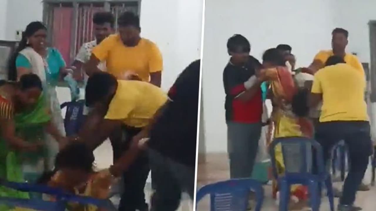 Andhra Pradesh wedding SHOCKER: 'Kidnappers' drag bride away, attack guests with chilli powder (WATCH) Andhra Pradesh wedding SHOCKER: 'Kidnappers' drag bride away, attack guests with chilli powder (WATCH)