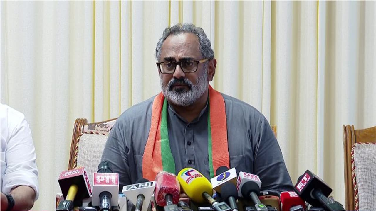 കേന്ദ്രം നൽകുന്ന പണത്തിൽ നിന്ന് ആദ്യം പെൻഷൻ, ശമ്പളകുടിശ്ശിക തീർക്കണം,ഇക്കാര്യത്തില് കേന്ദ്രം നിബന്ധന വയ്ക്കണം കേന്ദ്രം നൽകുന്ന പണത്തിൽ നിന്ന് ആദ്യം പെൻഷൻ, ശമ്പളകുടിശ്ശിക തീർക്കണം,ഇക്കാര്യത്തില് കേന്ദ്രം നിബന്ധന വയ്ക്കണം