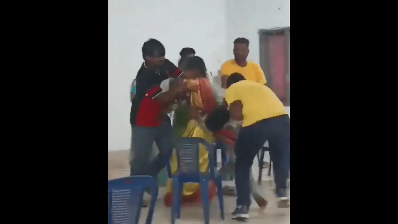 Andhra: Bride's family try to 'kidnap' her from wedding venue, attacks groom's side with chilli powder (WATCH)