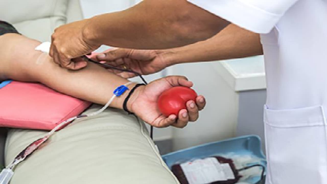 UK Blood scandal report : బ్రిటన్ ను వణికిస్తున్న ‘బ్లేడ్ స్కామ్’.. 3 వేల మరణాలు.. 30వేల మందికి హెచ్ఐవీ! UK Blood scandal report : బ్రిటన్ ను వణికిస్తున్న ‘బ్లేడ్ స్కామ్’.. 3 వేల మరణాలు.. 30వేల మందికి హెచ్ఐవీ!