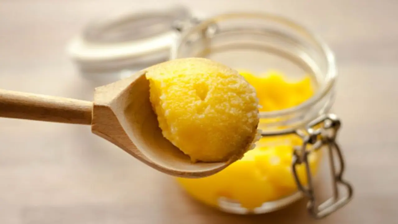 രാവിലെ വെറുംവയറ്റില്‍ ഒരു സ്പൂണ്‍ നെയ്യ് കഴിക്കൂ; അറിയാം ഈ ഗുണങ്ങള്‍... 