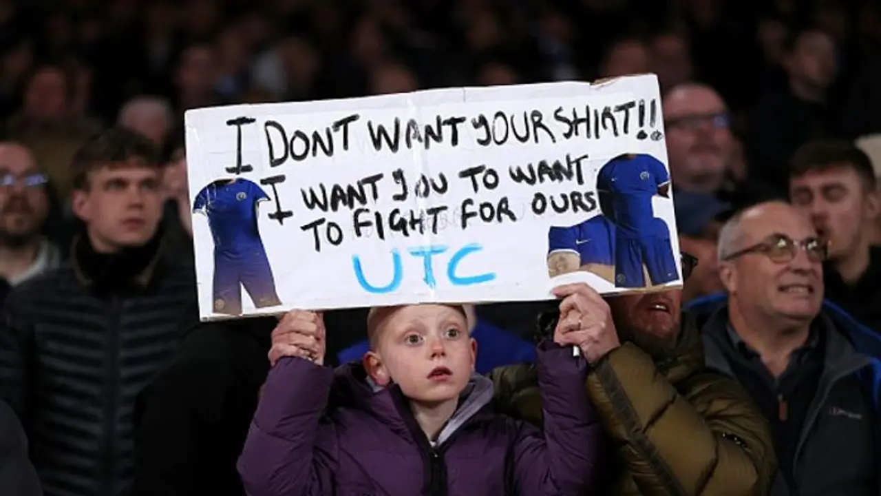 Young Chelsea fan holds up brutal 'I don't want your shirts' sign during 5 0 Arsenal humiliation Young Chelsea fan holds up brutal 'I don't want your shirts' sign during 5 0 Arsenal humiliation