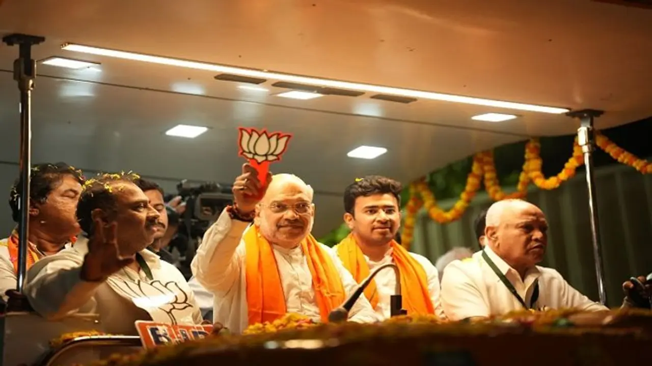 ಕರ್ನಾಟಕದಲ್ಲಿ ಲೂಟಿಕೋರ ಕಾಂಗ್ರೆಸ್ ಸರ್ಕಾರದಿಂದ ಜನರು ರೋಸಿ ಹೋಗಿದ್ದಾರೆ: ಅಮಿತ್ ಶಾ ಕರ್ನಾಟಕದಲ್ಲಿ ಲೂಟಿಕೋರ ಕಾಂಗ್ರೆಸ್ ಸರ್ಕಾರದಿಂದ ಜನರು ರೋಸಿ ಹೋಗಿದ್ದಾರೆ: ಅಮಿತ್ ಶಾ