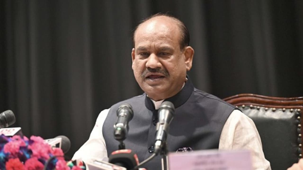 ഓം ബിർള വീണ്ടും സ്പീക്കറാകും, പേര് നിർദ്ദേശിച്ച് ബിജെപി; സമവായം തേടി പ്രതിപക്ഷത്തെ കണ്ട് കേന്ദ്രമന്ത്രിമാർ ഓം ബിർള വീണ്ടും സ്പീക്കറാകും, പേര് നിർദ്ദേശിച്ച് ബിജെപി; സമവായം തേടി പ്രതിപക്ഷത്തെ കണ്ട് കേന്ദ്രമന്ത്രിമാർ