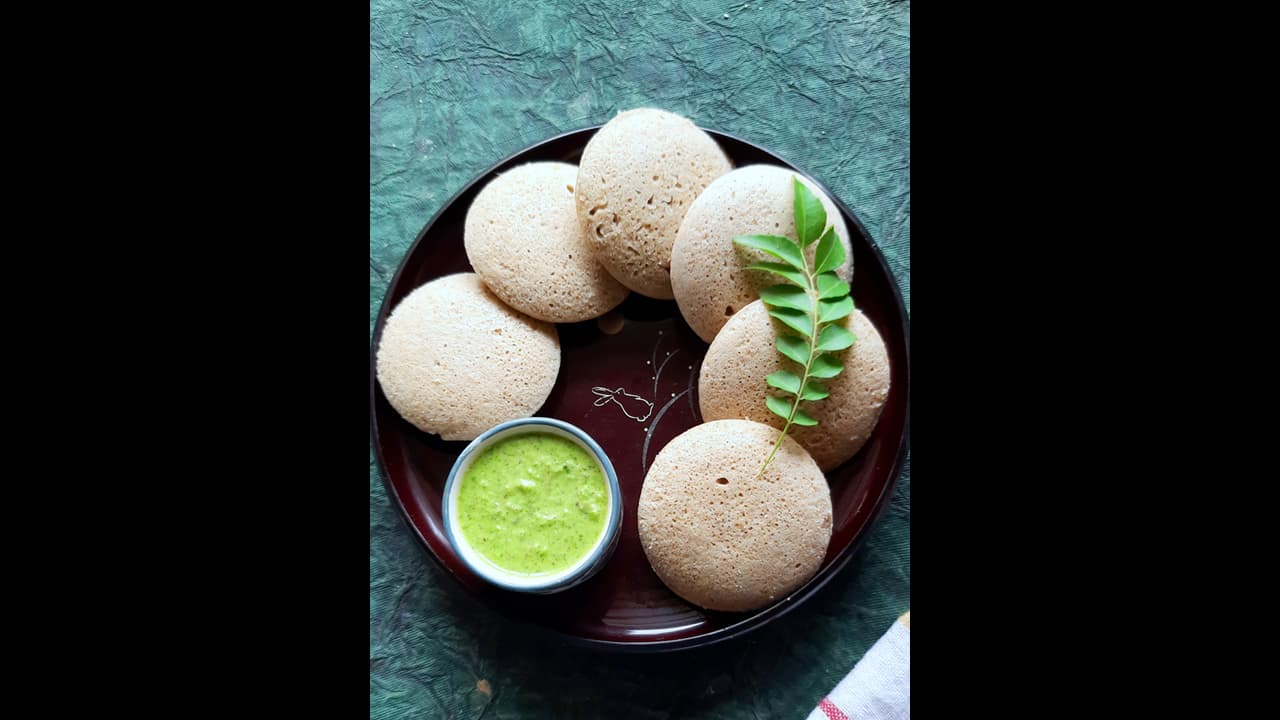 இன்று காலை டிபனாக 'இளநீர் இட்லி' ட்ரை பண்ணுங்க.. ரெசிபி இதோ!