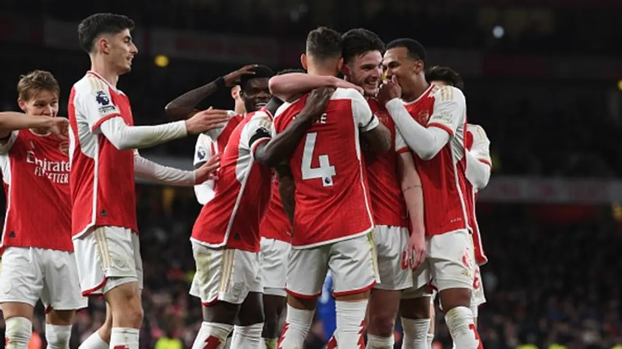 Peter Drury's poetic commentary during Arsenal's 5 0 win over Chelsea sends fans into a tizzy (LISTEN)