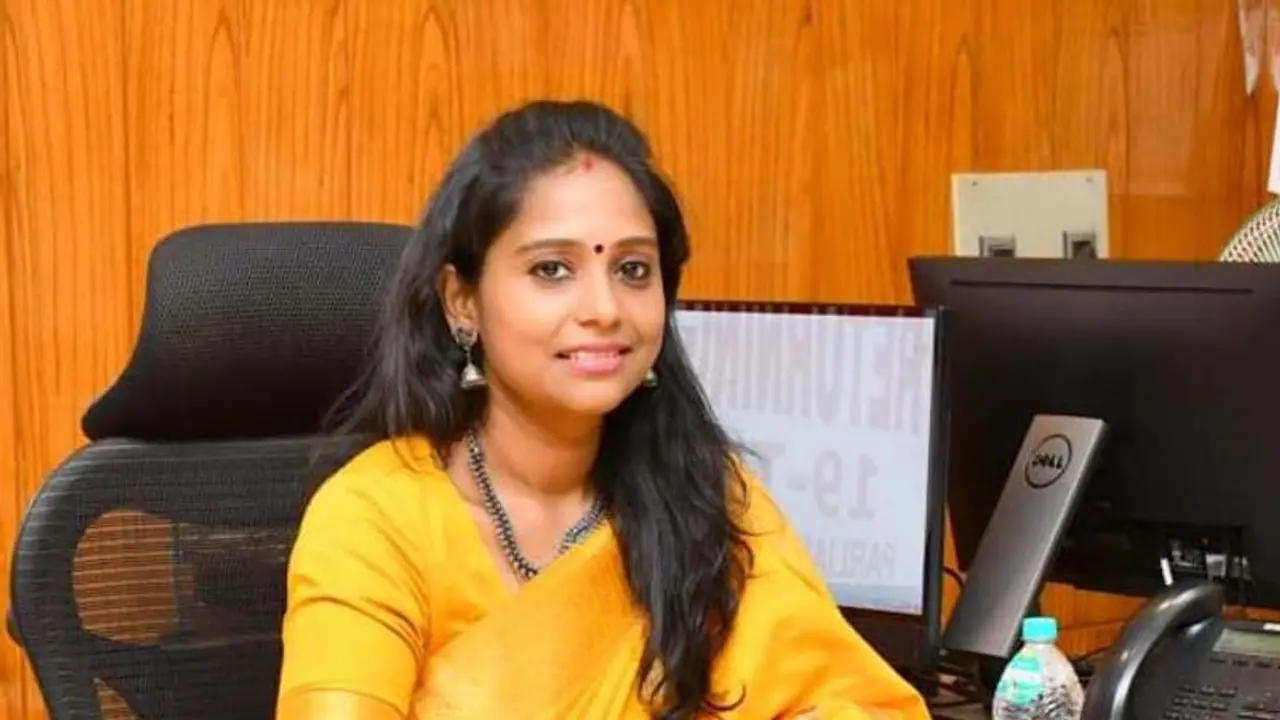 ಮತ ಚಲಾಯಿಸಲು ಇಲ್ಲಿವೆ 12 ಪರ್ಯಾಯ ದಾಖಲೆ ಮತ ಚಲಾಯಿಸಲು ಇಲ್ಲಿವೆ 12 ಪರ್ಯಾಯ ದಾಖಲೆ