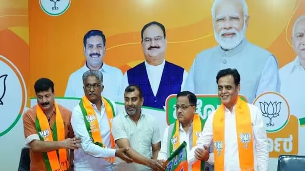 கன்னியாகுமரி டூ காஷ்மீர் வரை ராகுலுடன் யாத்திரை நடந்த காங்கிரஸ் தலைவர் பாஜகவில் இணைந்தார்!