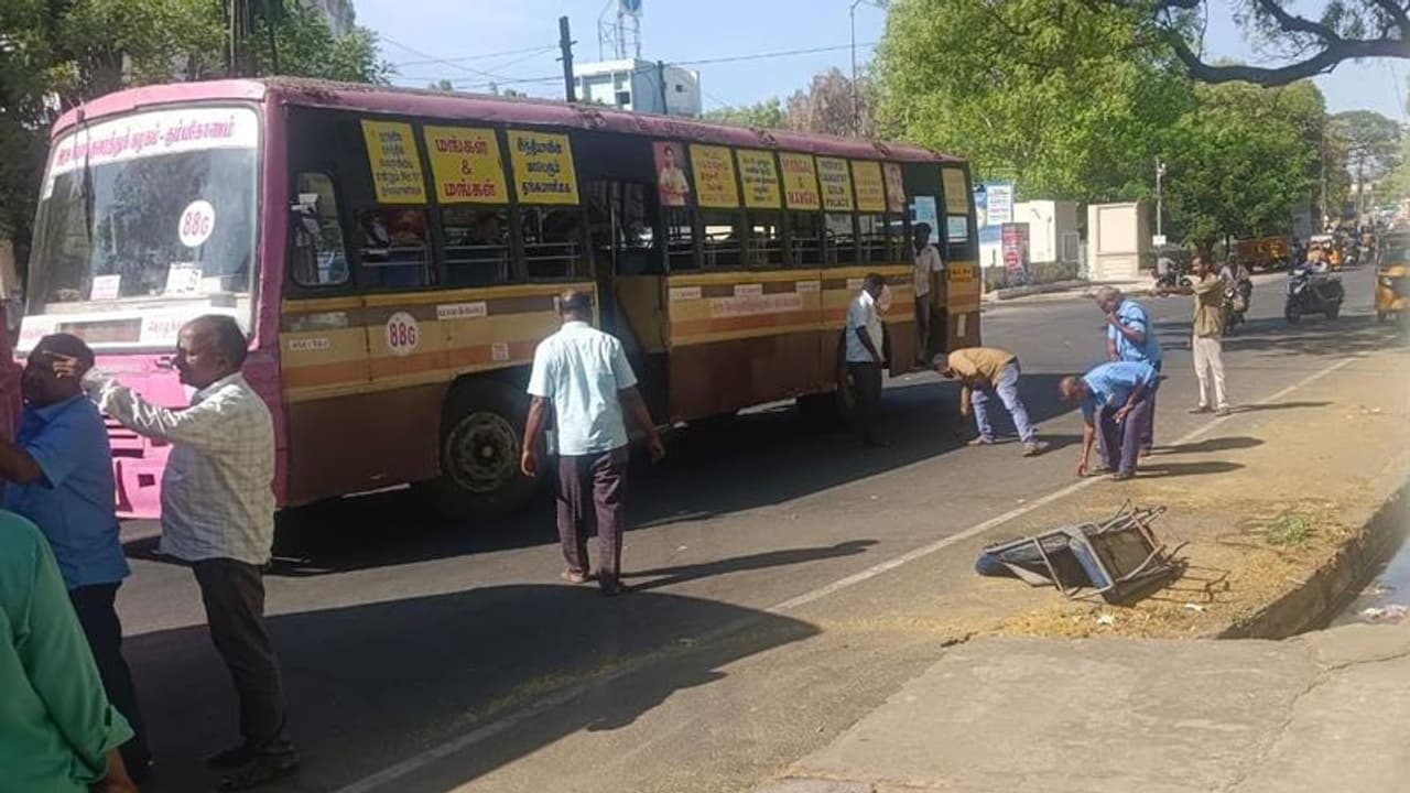 Government Bus: அரசுப் பேருந்தில் இருந்து இருக்கையோடு சாலையில் தூக்கி வீசப்பட்ட நடத்துநர்; அமைச்சர் விளக்கம்