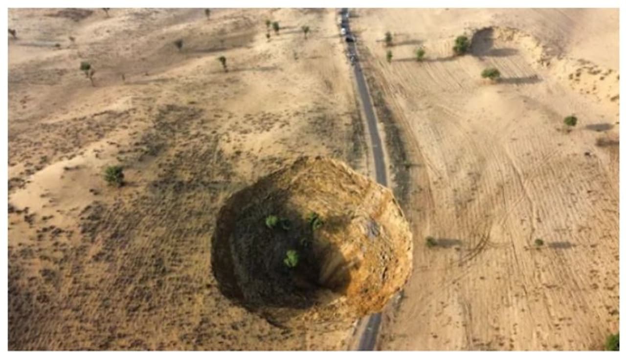 ഒറ്റ രാത്രി, ബിക്കാനീറില്‍ ഒരേക്കറോളം കൃഷി ഭൂമി ഇടിഞ്ഞ് താഴ്ന്നത് 80 100 അടി താഴ്ചയിലേക്ക്; ഭയന്ന് നാട്ടുകാര്‍