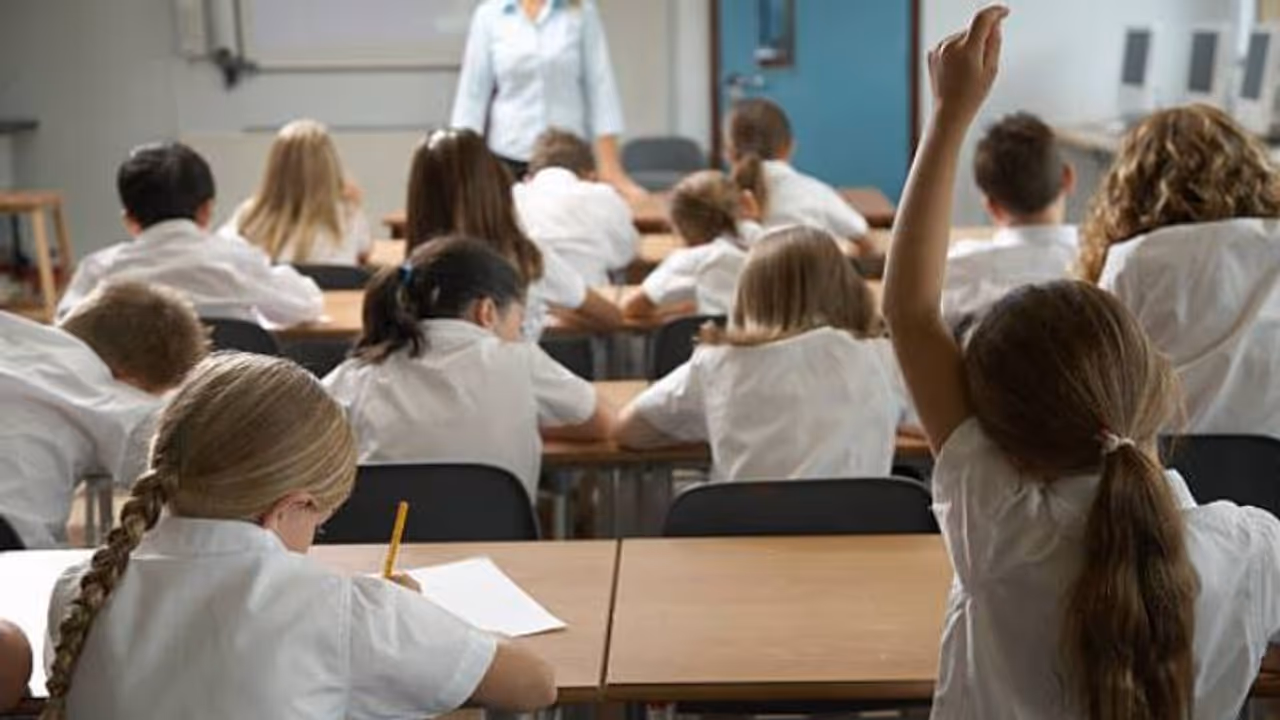 അധ്യാപകർക്ക് സ്കൂളിൽ കൈത്തോക്ക് കൊണ്ടുപോകാം, ടെന്നസിയിൽ ബില്ലിന് അം​ഗീകാരം, വിമര്‍ശനവും ശക്തം