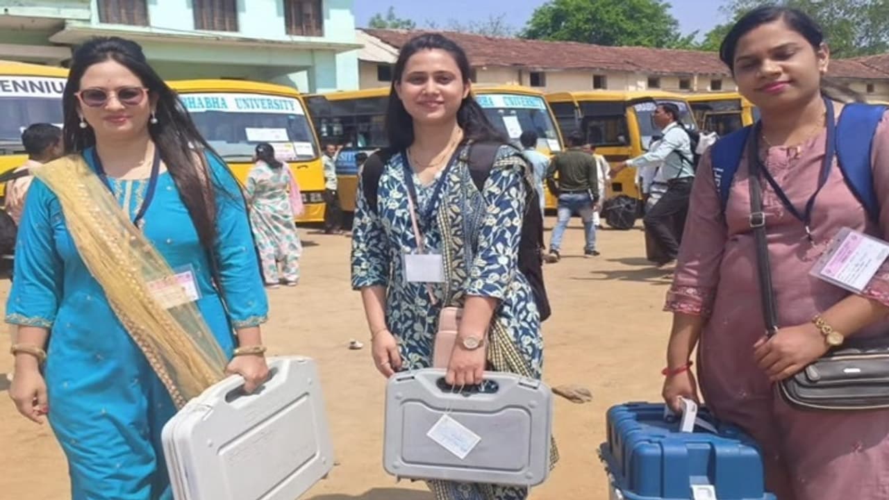 ಕರ್ನಾಟಕ Election 2024 Voting ರಾಜ್ಯದಲ್ಲಿ ಸಂಜೆ 5 ಗಂಟೆಯ ವೇಳೆಗೆ ಶೇ 63.90 ರಷ್ಟು ಮತದಾನ ಕರ್ನಾಟಕ Election 2024 Voting ರಾಜ್ಯದಲ್ಲಿ ಸಂಜೆ 5 ಗಂಟೆಯ ವೇಳೆಗೆ ಶೇ 63.90 ರಷ್ಟು ಮತದಾನ