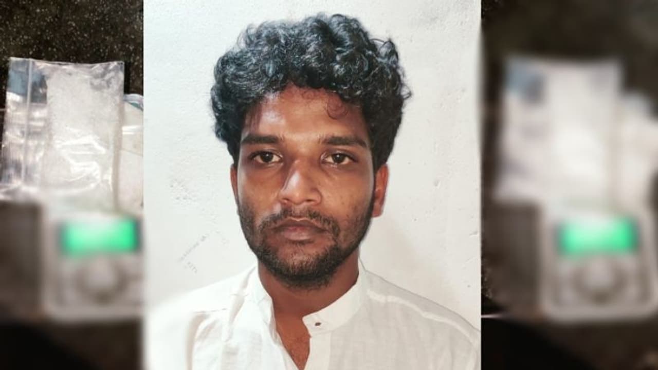 പൊടിമോൻ 'സേഫായി' ബെംഗളൂരുവിൽ പോയി വരുന്നത് പതിവ്, ഇത്തവണ ആ പതിവ് തെറ്റിച്ച് പൊലീസ്, കയ്യോടെ പൊക്കി