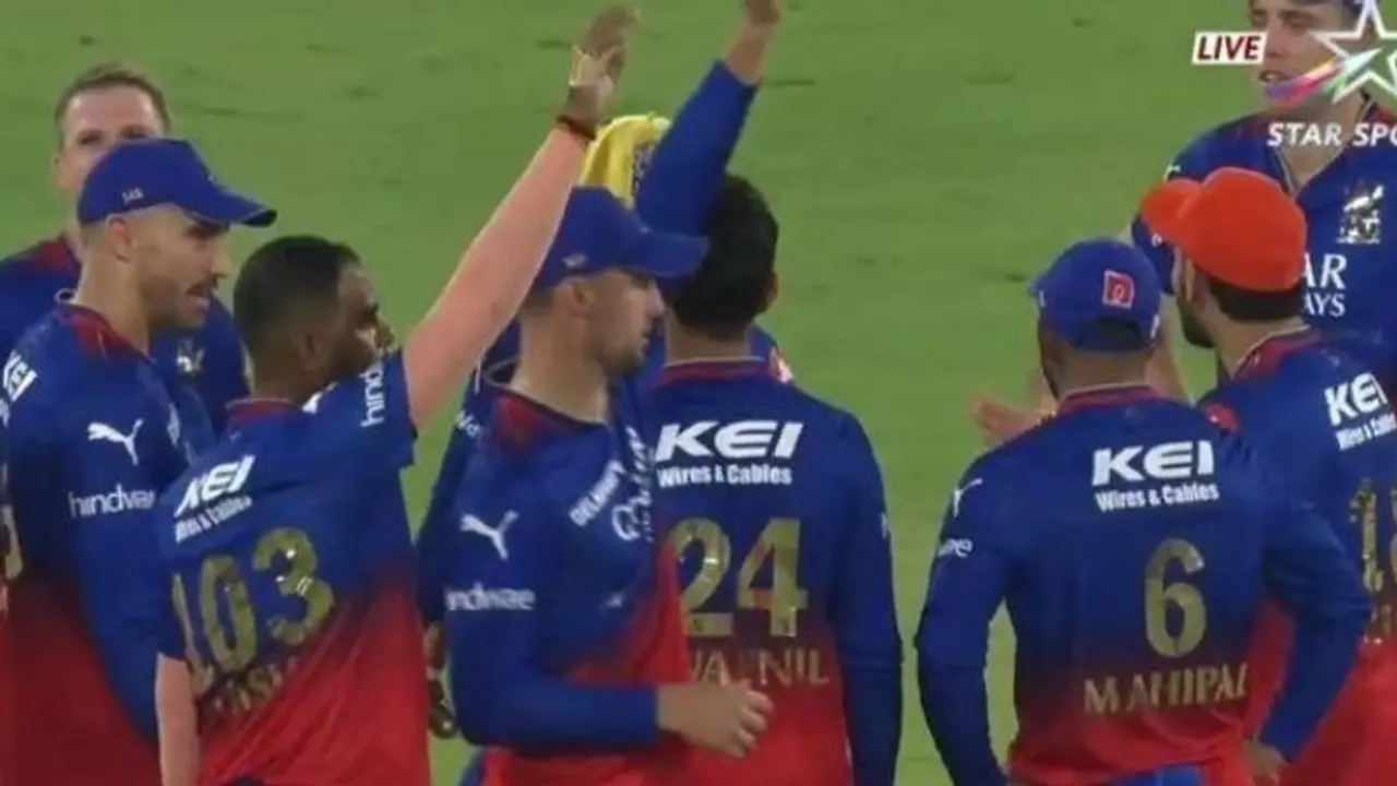 ജീവൻമരണപ്പോരില് ഹൈദരാബാദിനെ വീഴ്ത്തി പ്ലേ ഓഫ് സാധ്യത നിലനിര്ത്തി ആര്സിബി; ജയം 35 റണ്സിന് ജീവൻമരണപ്പോരില് ഹൈദരാബാദിനെ വീഴ്ത്തി പ്ലേ ഓഫ് സാധ്യത നിലനിര്ത്തി ആര്സിബി; ജയം 35 റണ്സിന്