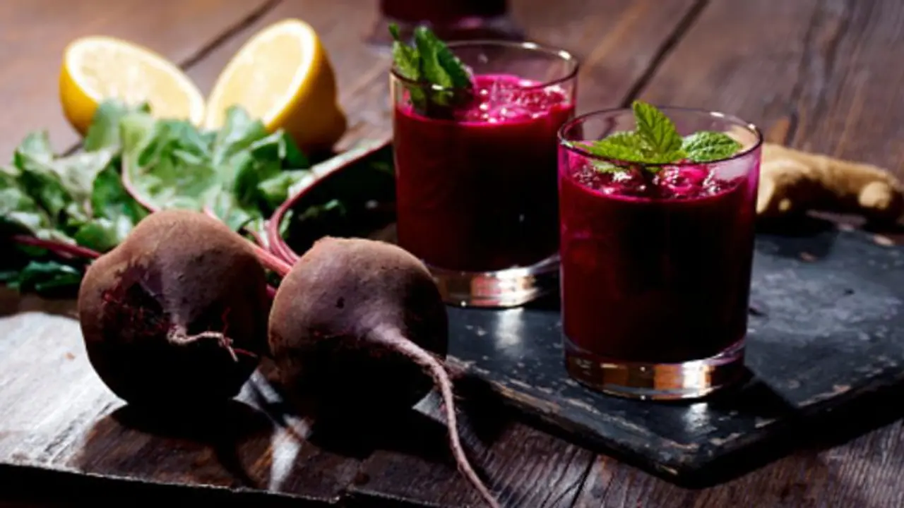 ബീറ്റ്റൂട്ട് ജ്യൂസിന്റെ അതിശയിപ്പിക്കുന്ന ഗുണങ്ങൾ അറിയാം ബീറ്റ്റൂട്ട് ജ്യൂസിന്റെ അതിശയിപ്പിക്കുന്ന ഗുണങ്ങൾ അറിയാം