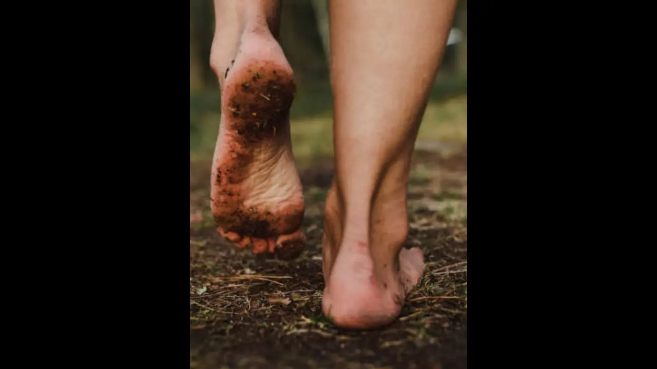 ಆಫೀಸ್, ಶಾಪಿಂಗ್‌ಗೆ ಬರಿಗಾಲಲ್ಲೇ ಬರ್ತಾರೆ ಜನ, ರೀಸನ್ ಏನಿರಬಹುದು?