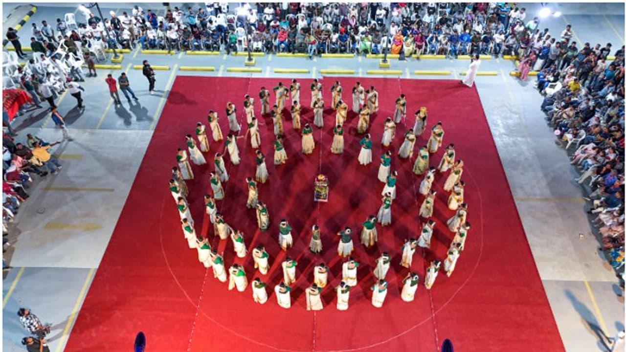 ചരിത്രത്തിലേക്ക് ചുവടുവെച്ച് റിയാദിൽ കേളി കുടുംബവേദിയുടെ മെഗാ തിരുവാതിര ചരിത്രത്തിലേക്ക് ചുവടുവെച്ച് റിയാദിൽ കേളി കുടുംബവേദിയുടെ മെഗാ തിരുവാതിര