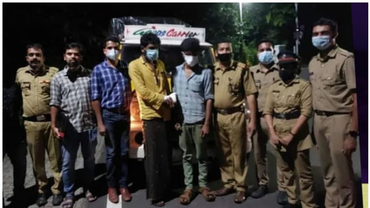 ബൊലേറോ പിക്കപ്പിൽ പച്ചക്കറികൾക്കിടയിൽ ഒളിപ്പിച്ചത് കഞ്ചാവ്; 20 വർഷം തടവും രണ്ട് ലക്ഷം പിഴയും, ശിക്ഷ വിധിച്ചു ബൊലേറോ പിക്കപ്പിൽ പച്ചക്കറികൾക്കിടയിൽ ഒളിപ്പിച്ചത് കഞ്ചാവ്; 20 വർഷം തടവും രണ്ട് ലക്ഷം പിഴയും, ശിക്ഷ വിധിച്ചു