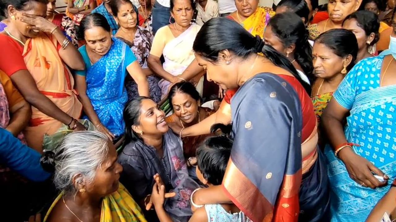 விபத்தில் உயிரிழந்த பாஜக இளைஞரணி மாவட்ட செயலாளர்.. வானதி சீனிவாசன் கண்ணீர் மல்க அஞ்சலி... விபத்தில் உயிரிழந்த பாஜக இளைஞரணி மாவட்ட செயலாளர்.. வானதி சீனிவாசன் கண்ணீர் மல்க அஞ்சலி...