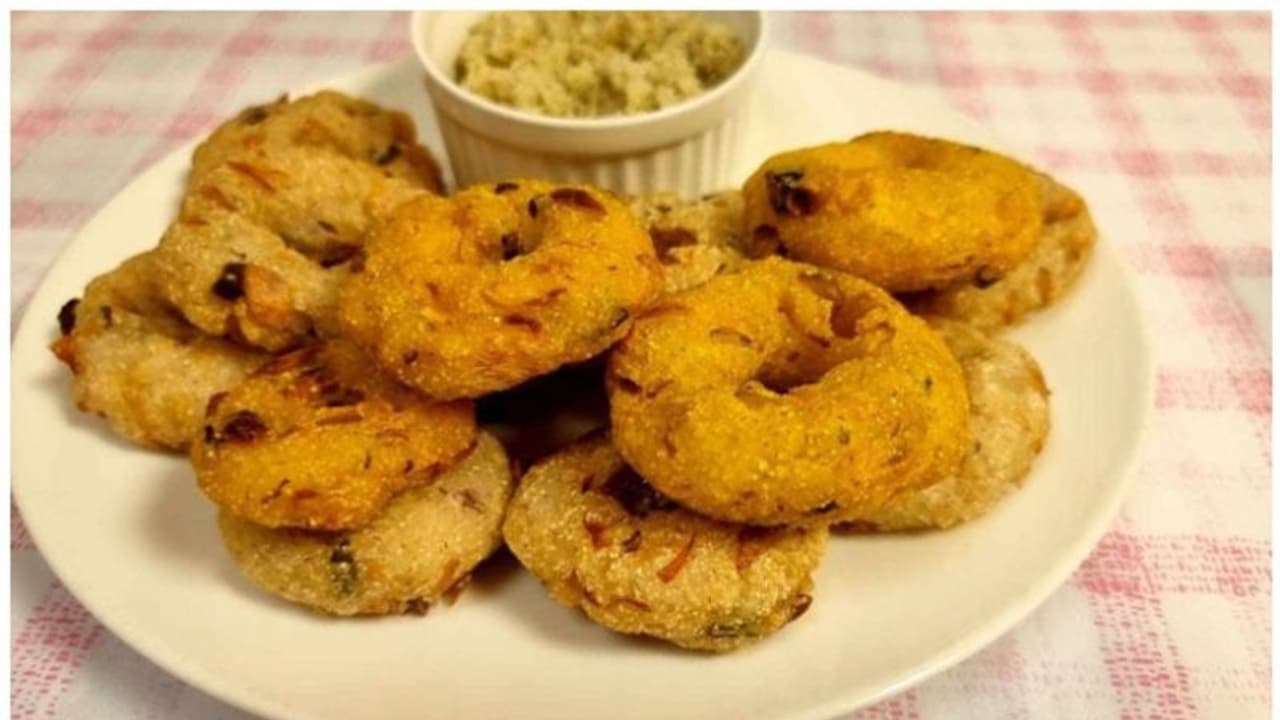 பத்தே நிமிடத்தில் மொறுமொறுனு ரவை மெது வடை.. ரெசிபி இதோ!! பத்தே நிமிடத்தில் மொறுமொறுனு ரவை மெது வடை.. ரெசிபி இதோ!!