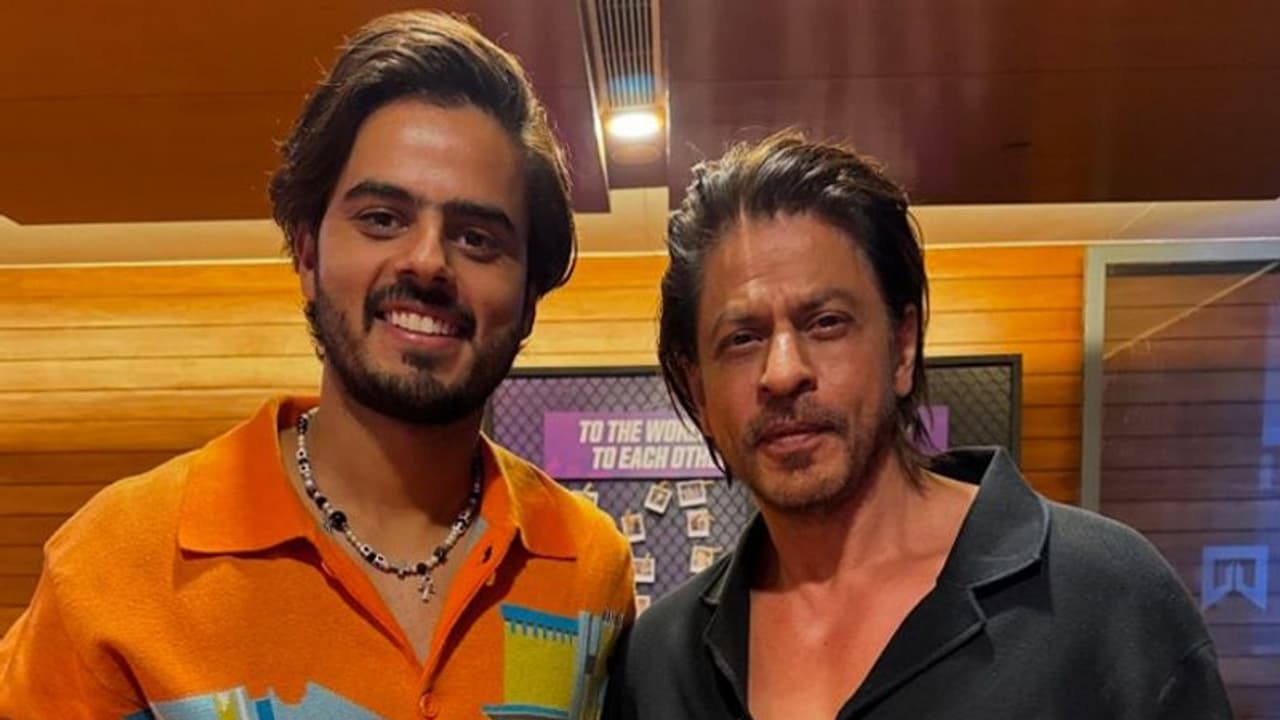 Shah Rukh Khan poses with Kolkata Knight Riders vice captain Nitish Rana [Photos]