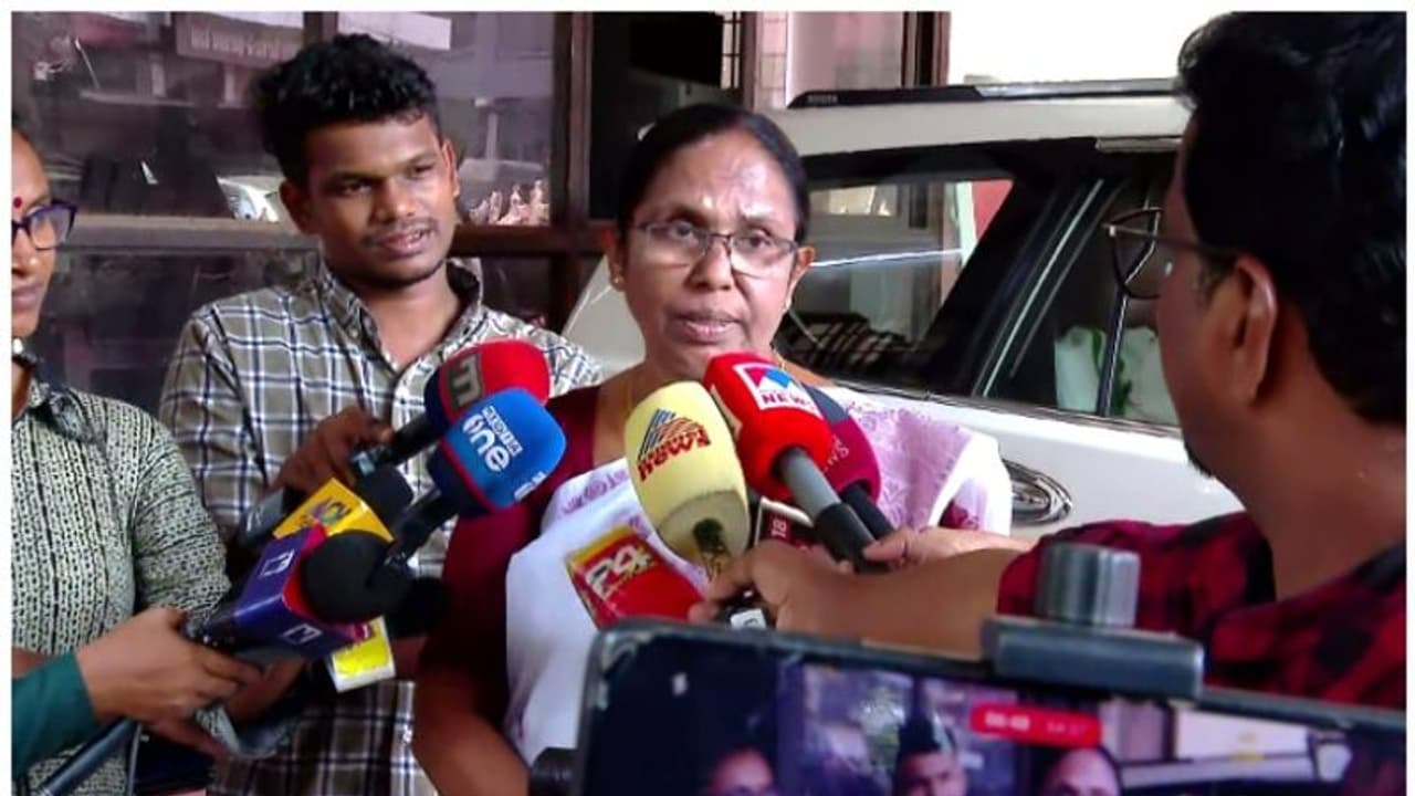 'വടകരയിൽ മാത്രമല്ല എല്ലായിടത്തും വോട്ടെടുപ്പ് വൈകി': കോൺഗ്രസിന് പരാജയ ഭീതിയെന്നും കെ കെ ശൈലജ 'വടകരയിൽ മാത്രമല്ല എല്ലായിടത്തും വോട്ടെടുപ്പ് വൈകി': കോൺഗ്രസിന് പരാജയ ഭീതിയെന്നും കെ കെ ശൈലജ