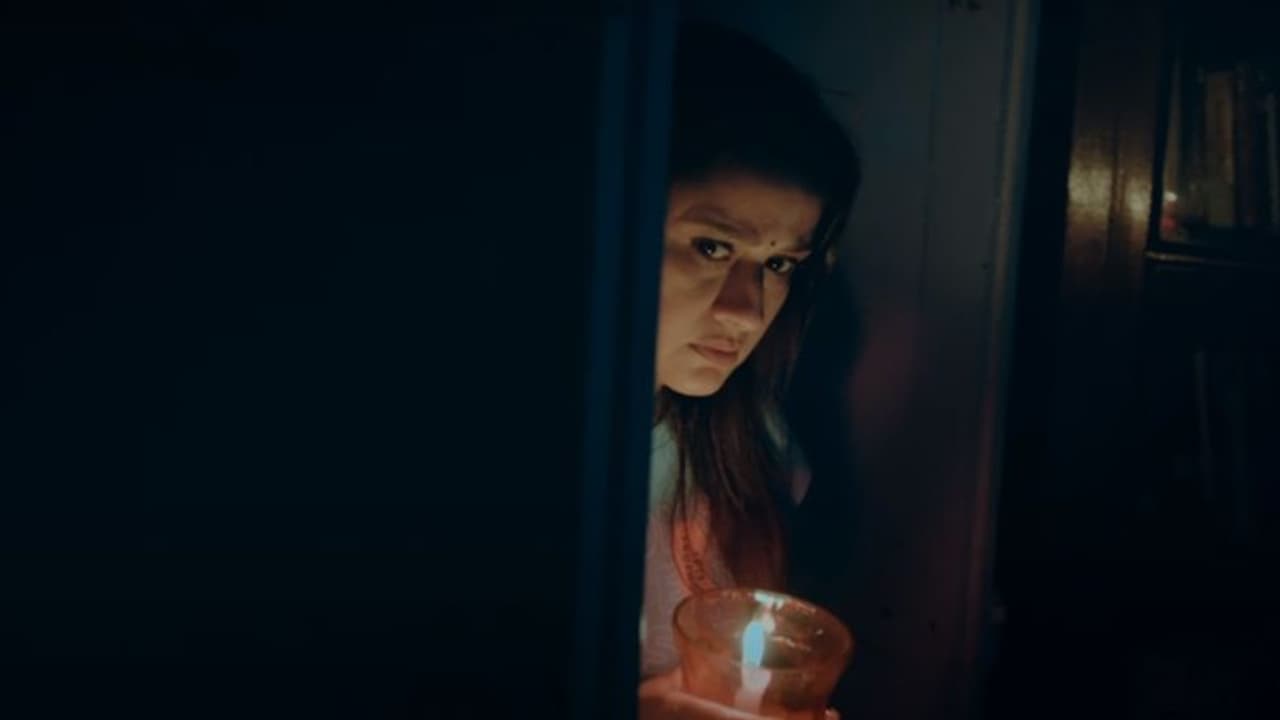 സോണിയ അഗർവാൾ നായിക; ഹൊറർ സസ്പെപെൻസ് ത്രില്ലർ 'ബിഹൈൻഡ്': ടീസർ സോണിയ അഗർവാൾ നായിക; ഹൊറർ സസ്പെപെൻസ് ത്രില്ലർ 'ബിഹൈൻഡ്': ടീസർ