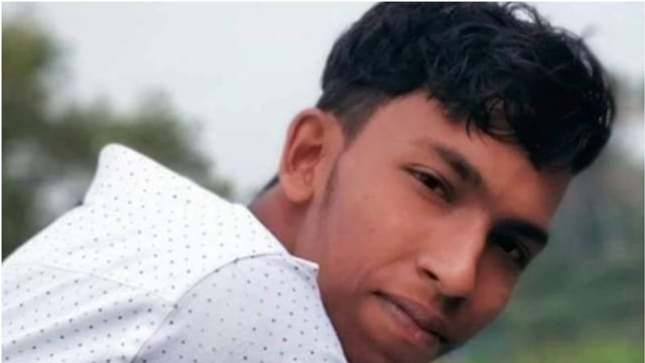 അഭിറാമിന്റെ മരണം; പൊലീസ് അന്വേഷണം കാര്യക്ഷമമല്ല, പ്രതിഷേധവുമായി നാട്ടുകാർ അഭിറാമിന്റെ മരണം; പൊലീസ് അന്വേഷണം കാര്യക്ഷമമല്ല, പ്രതിഷേധവുമായി നാട്ടുകാർ