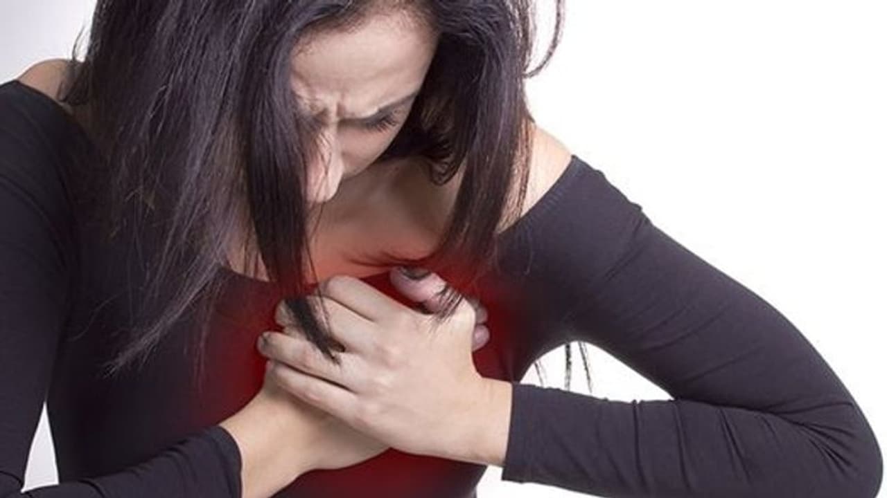 क्यों बढ़ते जा रहे हैं Silent Heart Attack के केस ? क्या सचमुच Covid Vaccine से है कनेक्शन क्यों बढ़ते जा रहे हैं Silent Heart Attack के केस ? क्या सचमुच Covid Vaccine से है कनेक्शन