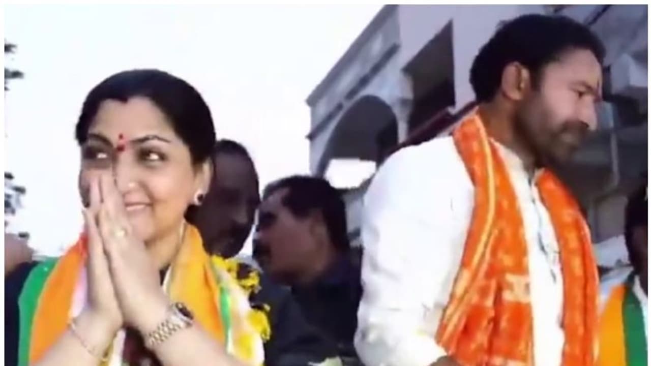 തമിഴ്നാട്ടിൽ ആരോഗ്യപ്രശ്നം പറഞ്ഞ് ഒഴിവായി; തെലങ്കാനയില് കേന്ദ്ര മന്ത്രിക്കൊപ്പം ഖുഷ്ബുവിന്റെ റോഡ് ഷോ തമിഴ്നാട്ടിൽ ആരോഗ്യപ്രശ്നം പറഞ്ഞ് ഒഴിവായി; തെലങ്കാനയില് കേന്ദ്ര മന്ത്രിക്കൊപ്പം ഖുഷ്ബുവിന്റെ റോഡ് ഷോ