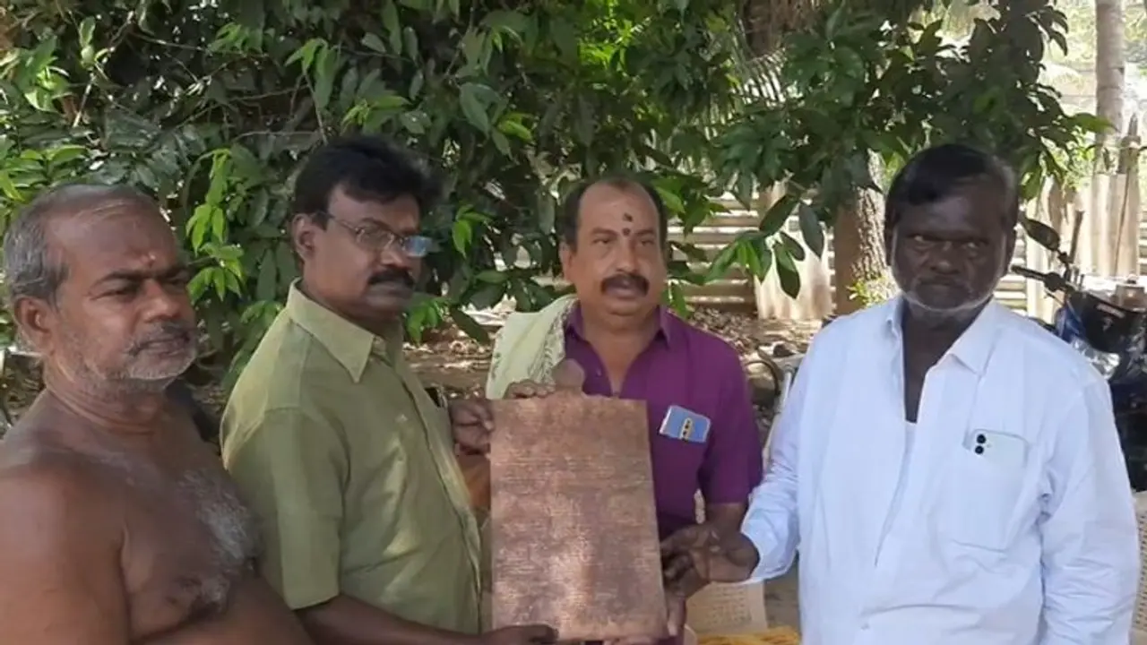 பழனி முருகனுக்கு நிலக் கொடை: 18 ஆம் நூற்றாண்டு சிவகெங்கைச் சீமை செப்பேடு கண்டுபிடிப்பு!