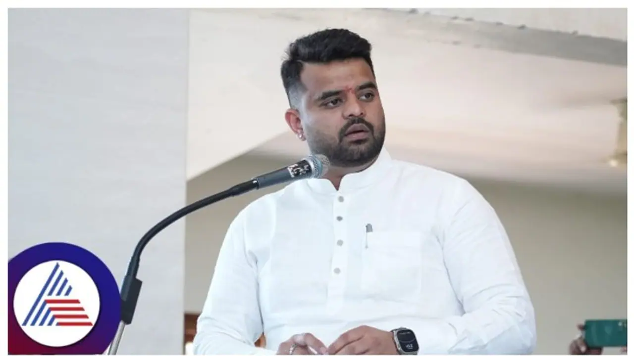 ಪ್ರಜ್ವಲ್ ರೇವಣ್ಣ ವಿದೇಶ ಯಾನಕ್ಕೆ ಅನುಮತಿ ನೀಡಿಲ್ಲ: ಕೇಂದ್ರ ಸರ್ಕಾರ ಸ್ಪಷ್ಟನೆ ಪ್ರಜ್ವಲ್ ರೇವಣ್ಣ ವಿದೇಶ ಯಾನಕ್ಕೆ ಅನುಮತಿ ನೀಡಿಲ್ಲ: ಕೇಂದ್ರ ಸರ್ಕಾರ ಸ್ಪಷ್ಟನೆ