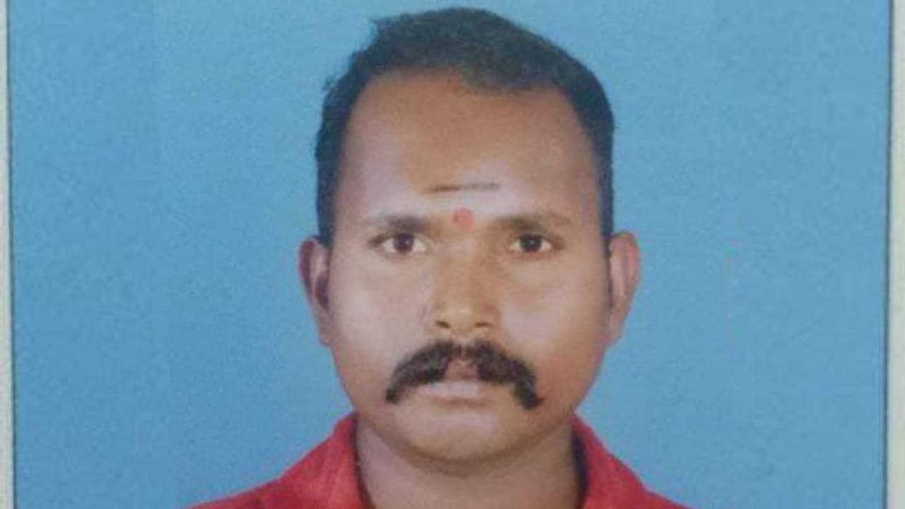 വോട്ട് ചെയ്ത ശേഷം സുഹൃത്തിനൊപ്പം ബൈക്കിൽ മടങ്ങുമ്പോൾ ജീപ്പുമായി കൂട്ടിയിടിച്ച് അപകടം; യുവാവിന് ദാരുണാന്ത്യം വോട്ട് ചെയ്ത ശേഷം സുഹൃത്തിനൊപ്പം ബൈക്കിൽ മടങ്ങുമ്പോൾ ജീപ്പുമായി കൂട്ടിയിടിച്ച് അപകടം; യുവാവിന് ദാരുണാന്ത്യം