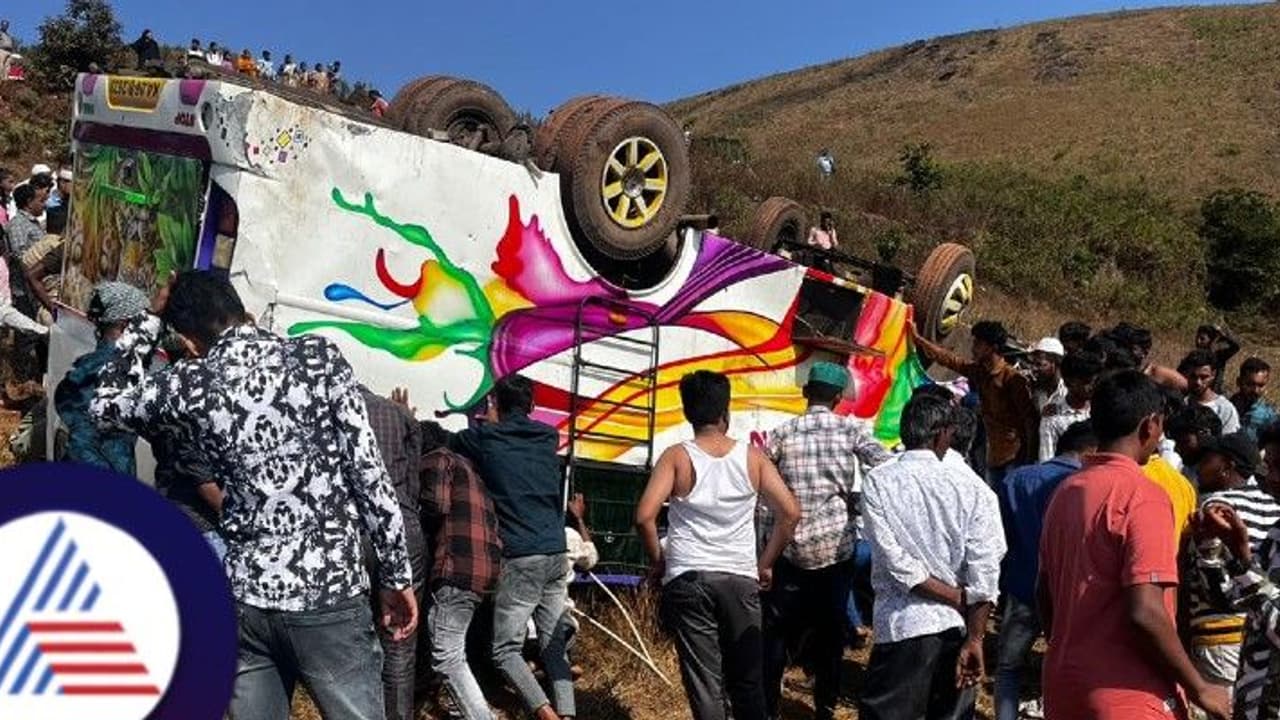 ದತ್ತಪೀಠದಲ್ಲಿ 100 ಅಡಿ ಕೆಳಕ್ಕೆ ಉರುಳಿಬಿದ್ದ ಪ್ರವಾಸಿ ಬಸ್! 