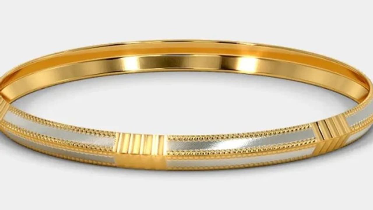 സംസാരിക്കുന്നതിനിടെ എൺപതുകാരിയുടെ കൈയിലെ വള ഊരിയെടുത്ത് ഓടി രക്ഷപ്പെട്ടു; സ്ത്രീ പിടിയിൽ സംസാരിക്കുന്നതിനിടെ എൺപതുകാരിയുടെ കൈയിലെ വള ഊരിയെടുത്ത് ഓടി രക്ഷപ്പെട്ടു; സ്ത്രീ പിടിയിൽ