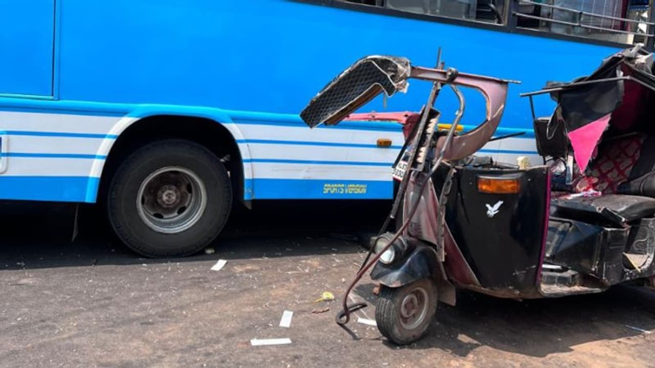 മലപ്പുറത്ത് ബസും റിക്ഷയും കൂട്ടിയിടിച്ച് യുവാവ് മരിച്ചു; തിരുവനന്തപുരത്ത് ട്രെയിനിൽ നിന്ന് വീണ് സ്ത്രീ മരിച്ചു മലപ്പുറത്ത് ബസും റിക്ഷയും കൂട്ടിയിടിച്ച് യുവാവ് മരിച്ചു; തിരുവനന്തപുരത്ത് ട്രെയിനിൽ നിന്ന് വീണ് സ്ത്രീ മരിച്ചു