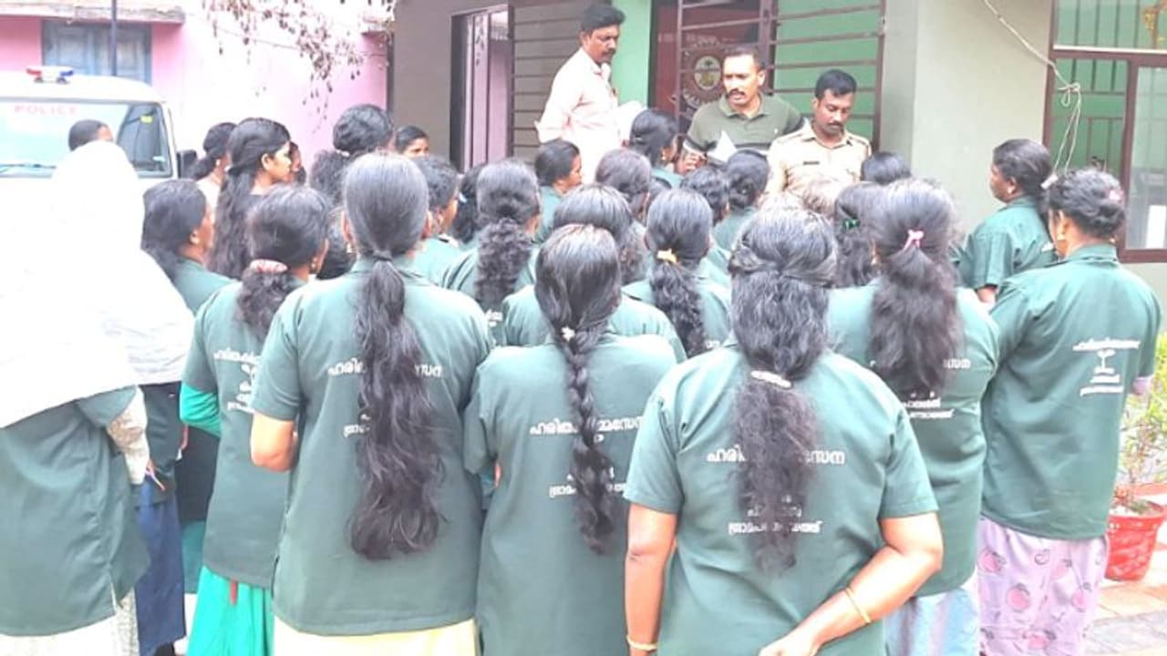 'എസ്ഐ അധിക്ഷേപിച്ചു, ബൂത്തിൽ നിന്നും ഇറങ്ങിപ്പോകാൻ ആക്രോശിച്ചു'; പരാതിയുമായി ഹരിത കർമ്മ സേനാംഗങ്ങൾ