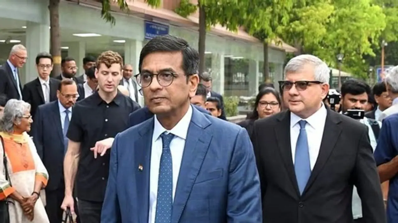 CJI ने जारी किया बड़े काम का ये WhatsApp Number सभी वकील फटाफट कर लें अपने मोबाइल में सेव