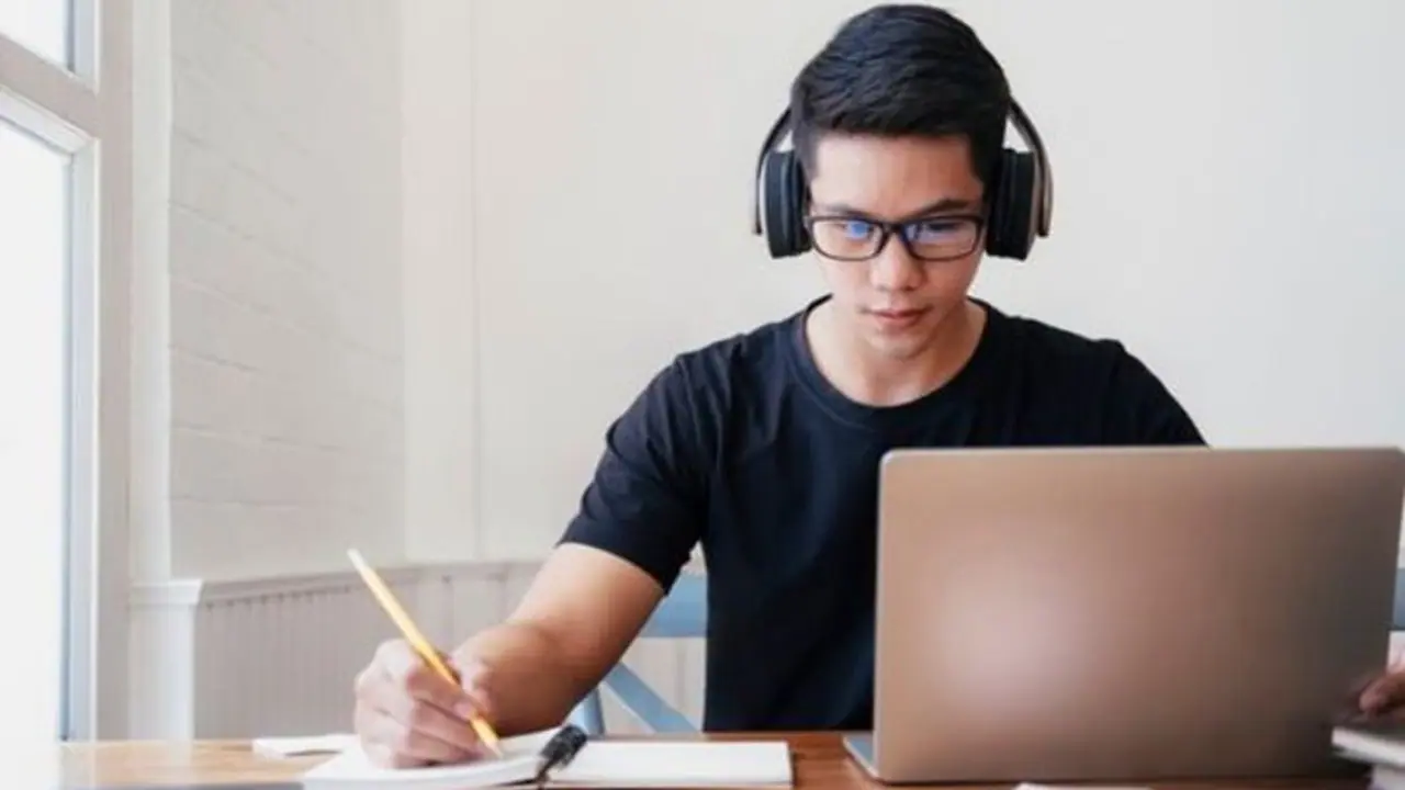 Top 7 Technology hacks for students to boost study productivity 