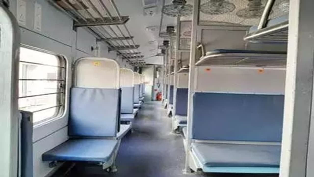 ரயில்களில் சைட் லோயர் இருக்கைகளில் இருக்கும் வசதி: பலருக்கும் தெரியாத ஆப்ஷன்!